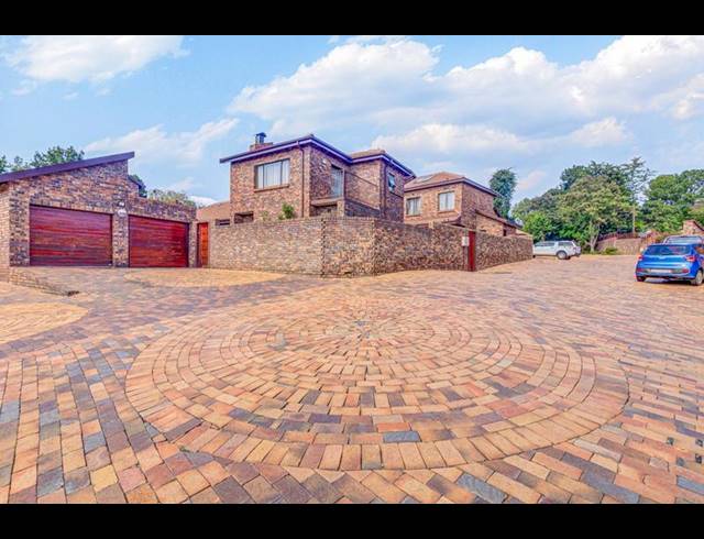 3 BEDROOM TOWNHOUSE FOR SALE IN FOURWAYS
